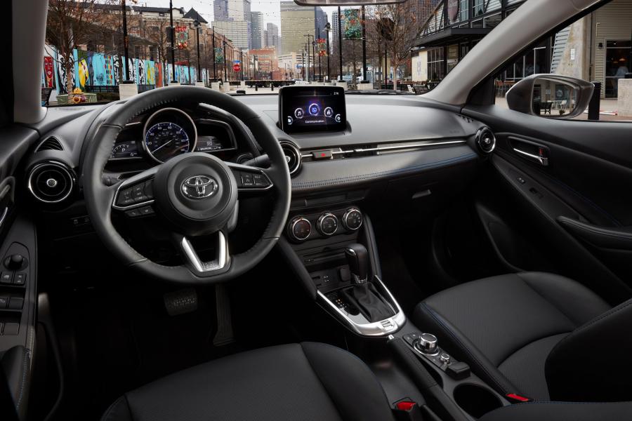 Торпедо Toyota Yaris Sedan 2018 года  (NA) (фото 4 из 10)